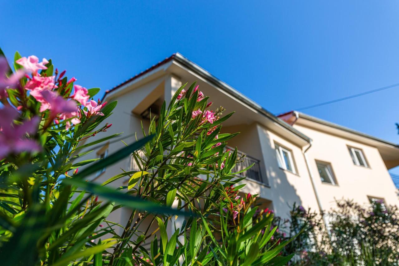 Apartment Nada 1 Malinska Exterior photo
